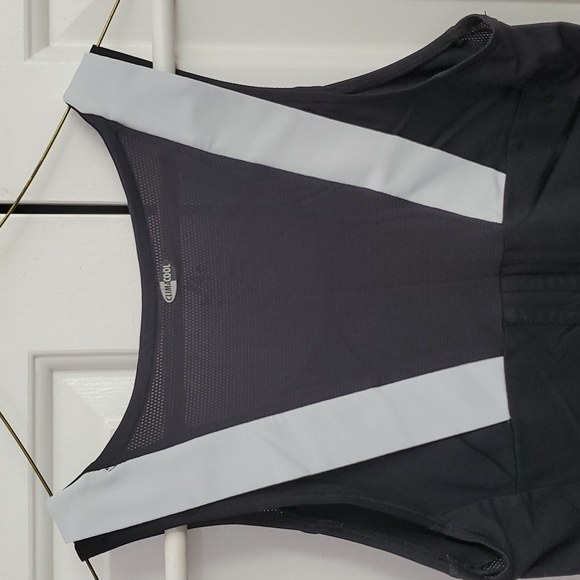 Adidas Black Workout Tank Top M Cute Design Gold Logo - Picture 6 of 7